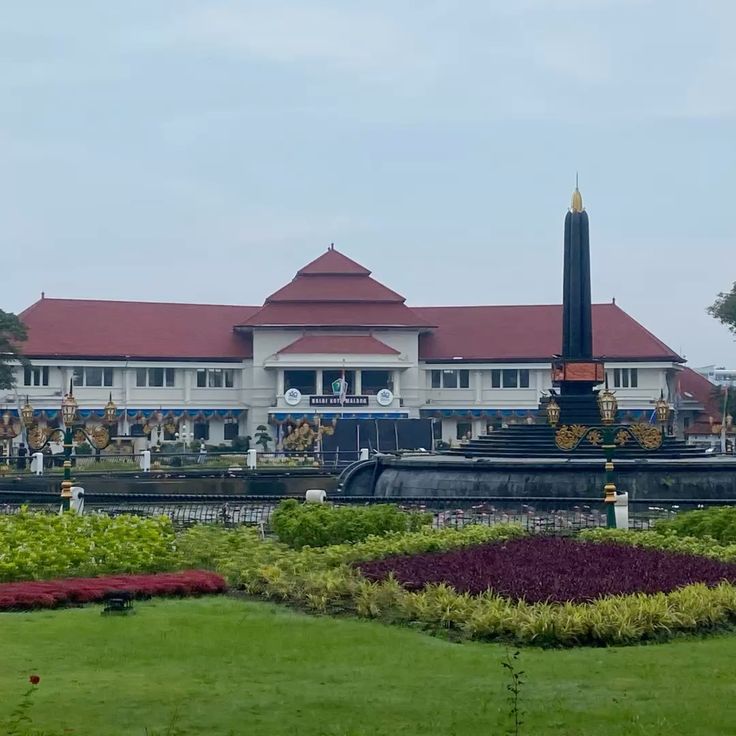 Tugu Balai Kota Malang